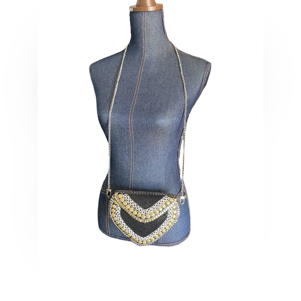 NEW RAMLA Heart Shaped Hardbody Clutch Crossbody Bag Black Silver Gold 6x8 - Picture 2 of 13